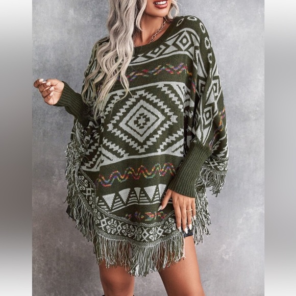 Cozy Aztec Tribal Print Tassel Fringe Hem Poncho Sweater - Picture 4 of 9